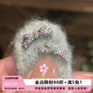 Pink Daily粉色超闪满钻蝴蝶结耳钉女钛钢小巧精致耳骨钉甜美耳饰