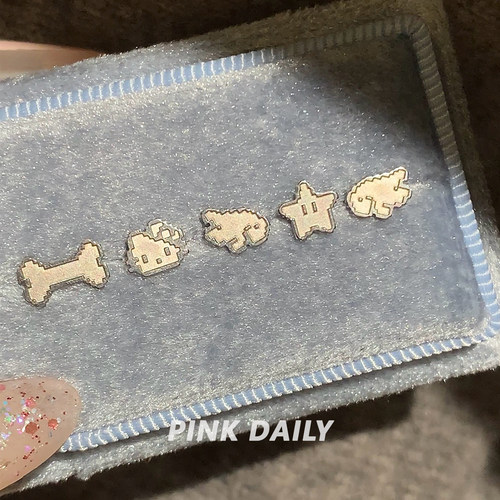 Pink Daily可爱卡通像素风f136医用钛合金耳钉女养耳洞耳骨钉耳饰