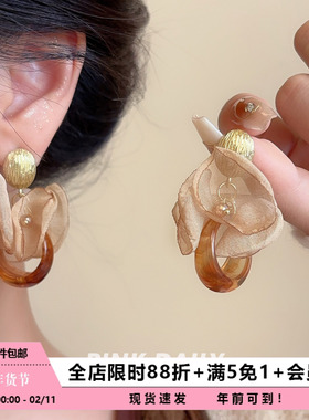 Pink Daily咖色薄纱树脂花朵耳钉女法式复古高级感花瓣耳坠耳饰