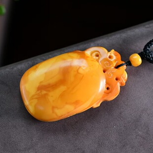 天然丹麦蜜蜡吊坠项链搭配天然蜜蜡雕刻貔貅