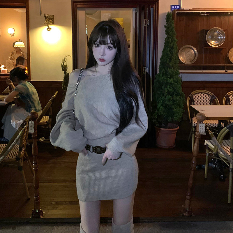 Liuu嘻嘻阿韩系纯欲斜露肩长袖针织裙女秋季腰链收腰打底裙连衣裙