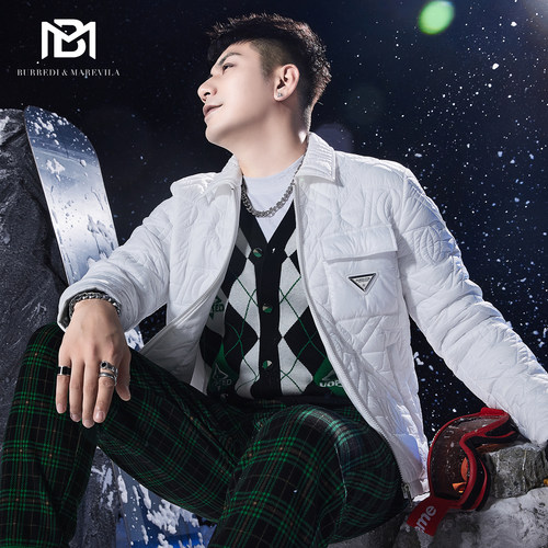 bm时尚三角胸标绗缝翻领休闲棉服