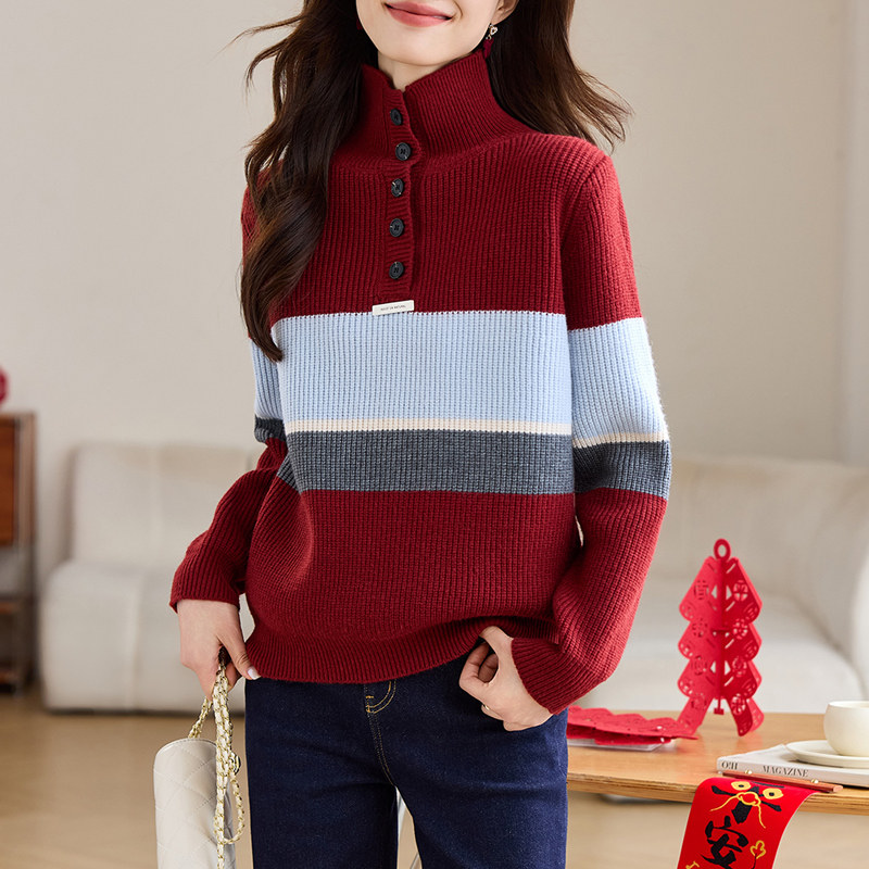 纽扣半高领新年红色毛衣女2025年新款秋冬宽松套头软糯针织打底衫