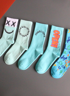 袜子男中筒袜夏季薄款防臭吸汗运动袜男士篮球袜子字母长筒袜蓝色