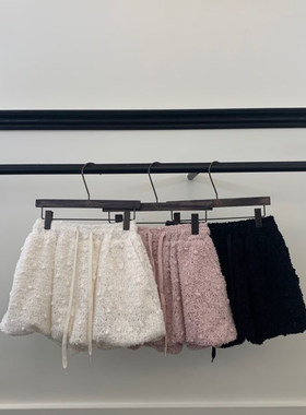 VIRKIN韩国东大门代购25年春季新款百搭纯色松紧抽绳毛球镂空短裤