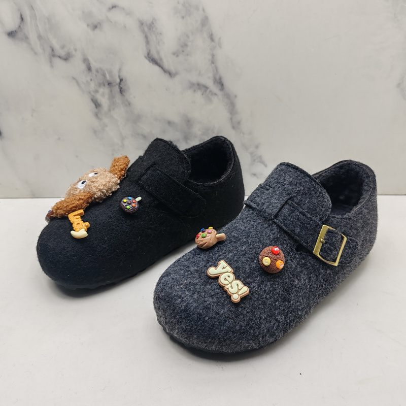 工厂断码处理秋冬季新款可爱卡通装饰复古平底加绒勃肯鞋女鞋