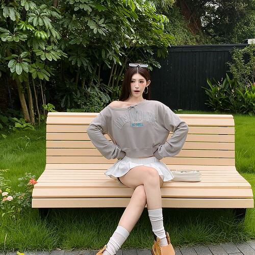 实拍实价不讲价ILLIT女团朴敏珠同款字母绣花斜肩长袖短款卫衣