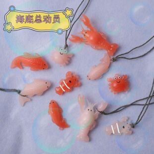 可爱螃蟹钥匙扣公仔挂件PVC滴胶小龙虾DIY挂件娃娃遇光变色测