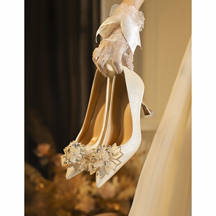 绝美法式主婚纱婚鞋女秀禾订婚新娘鞋日常宴会酒杯跟不累脚高跟鞋