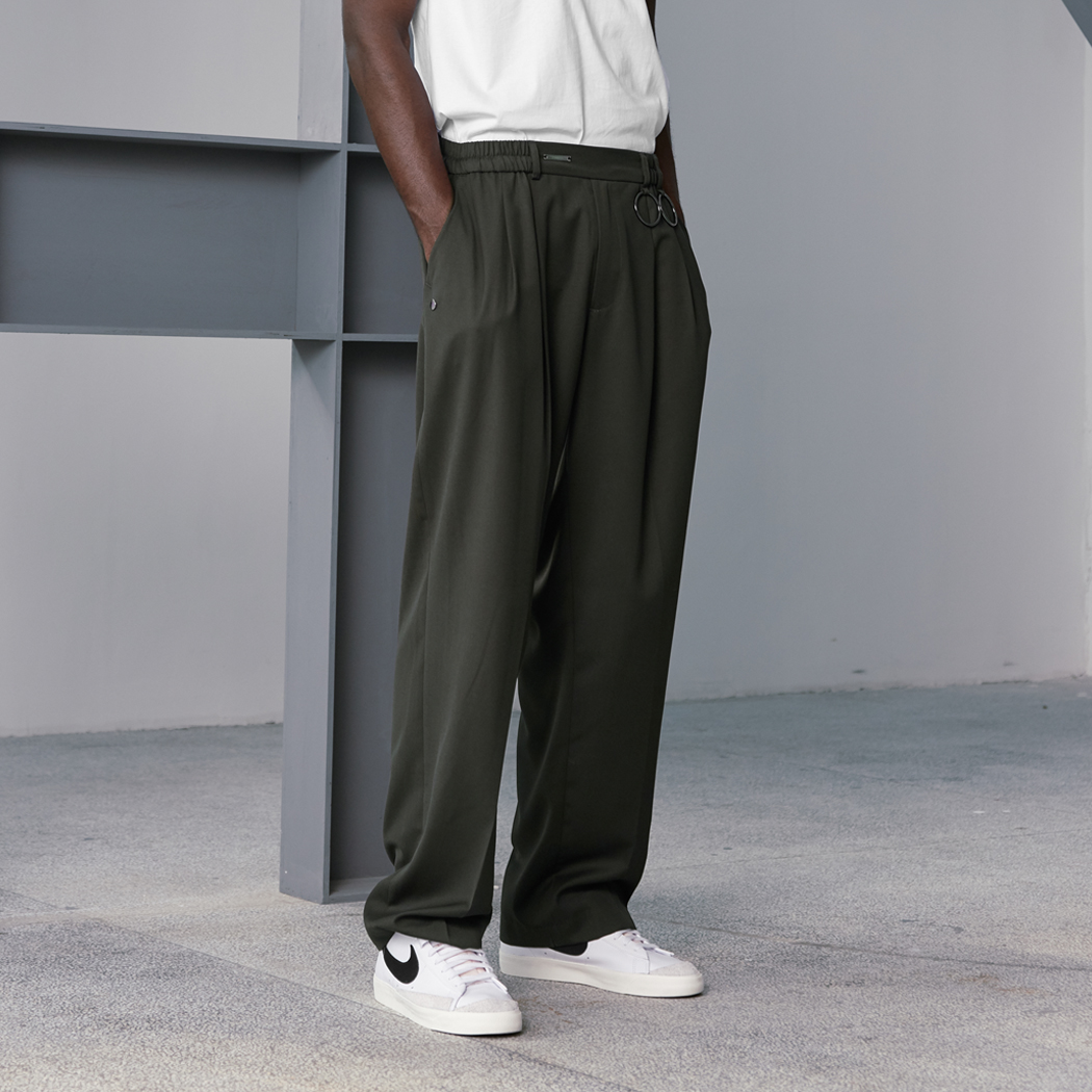 Unawares Double Pleated Slacks 双层褶金属圆环宽松长西裤 橄榄|ruв категории Мужская одежда, брюки - от Buy2taobao.com для оказания профессиональной услуги покупки агента Taobao