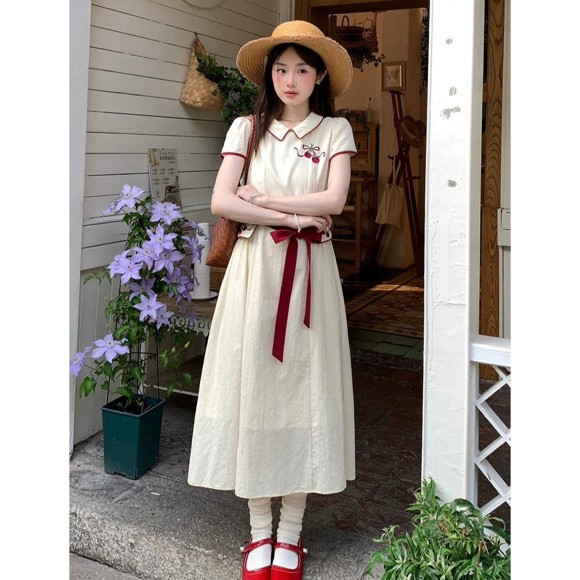少女甜美风撞色刺绣连衣裙2026夏装新款初高中学生系带收腰中长裙