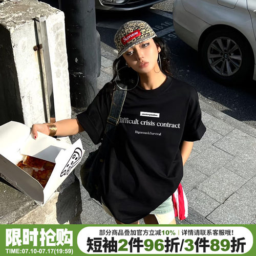 街头风超火设计感宽松正肩短袖女