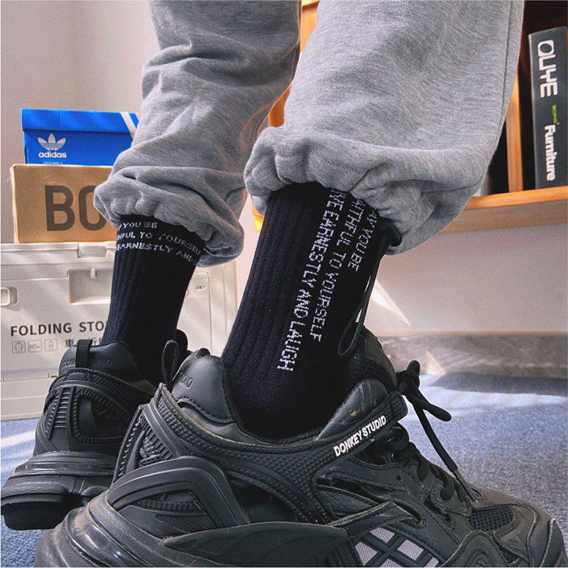 袜子男士潮袜中筒袜黑色长袜字母街头韩版ins运动袜纯棉吸汗防臭