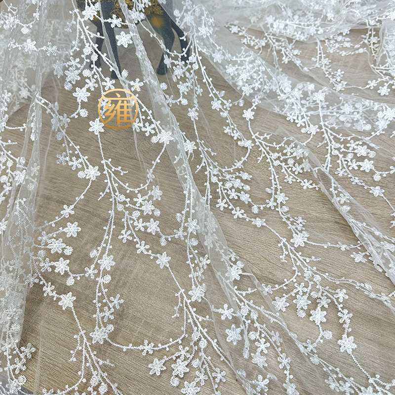 新款白色藤枝花叶绣花布料镂空蕾丝刺绣网纱连衣裙婚纱花边辅料