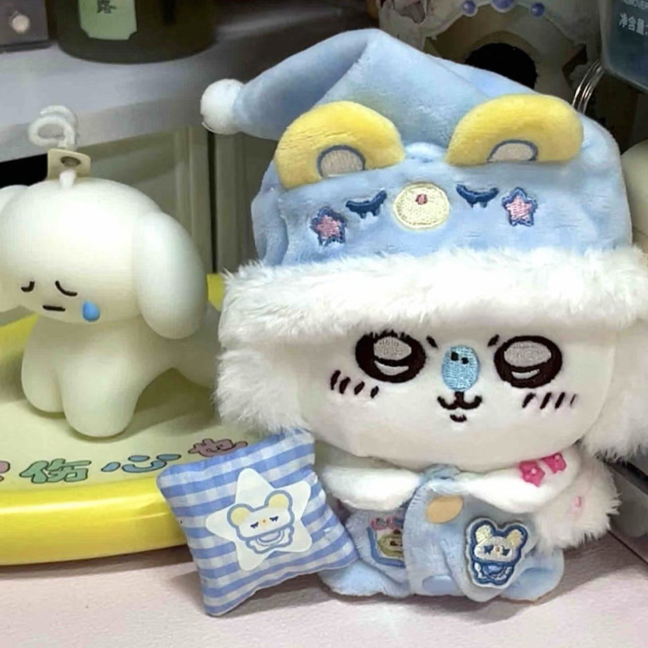 日本正版吉伊可爱桃心睡衣飞鼠大尾巴生日厨师莫莫咖小脚毛绒公仔,模玩/动漫/周边/娃圈三坑/桌游,动漫挂件/文具,淘宝优惠券,粉丝福利购,淘宝优惠卷