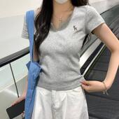 露锁骨刺绣短袖 春季 韩版 t恤女2026辣妹V领正肩T恤百搭上衣0205z
