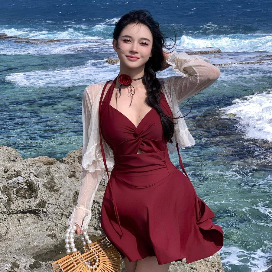 大码连体泳衣女新款微胖女孩遮肉显瘦胖mm红色欲风度假泳装0930z
