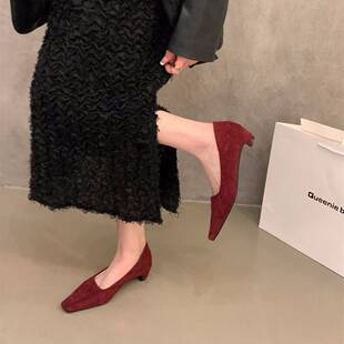 春夏粗跟法式红色绒面单鞋女鞋子2026新款百搭方头浅口0227e