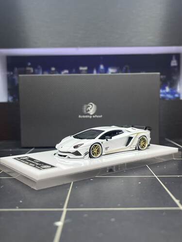 RW 1/64兰博 Rowen Aventador S    合金汽车模型 珍珠白