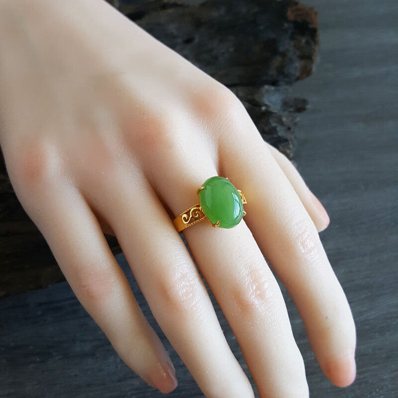 名古宝18k黄金戒指镶蛋面和田玉正品天然苹果绿无黑点戒指