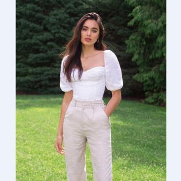 时髦亚麻泡泡袖上衣