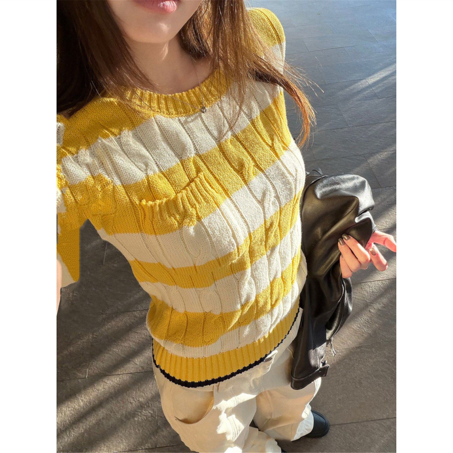 黄色条纹圆领短袖针织衫女夏季薄款设计感麻花修身显瘦t恤上衣潮 - 实物图