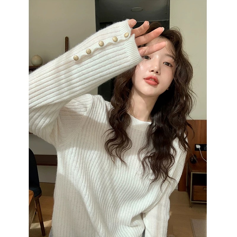 秋冬季2025新款白色圆领长袖打底针织衫上衣高级感纽扣毛衣女内搭