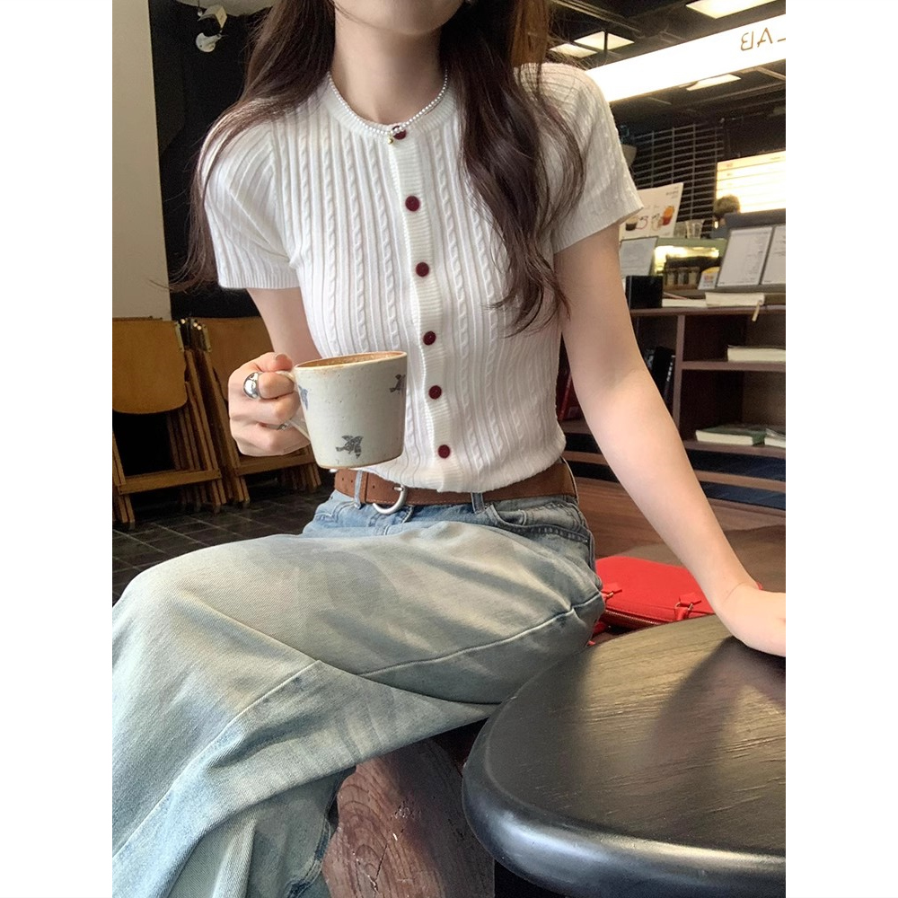 正肩白色t恤女短袖夏季冰丝修身短款设计感小众麻花针织开衫上衣