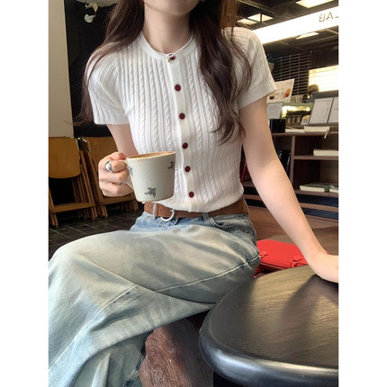 正肩白色t恤女短袖夏季冰丝修身短款设计感小众麻花针织开衫上衣