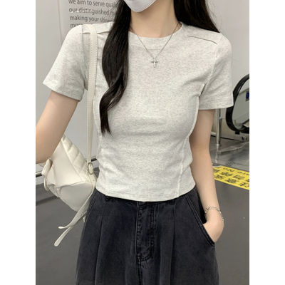正肩灰色t恤女短袖夏季2025新款爆款百搭修身辣妹短款小个子上衣