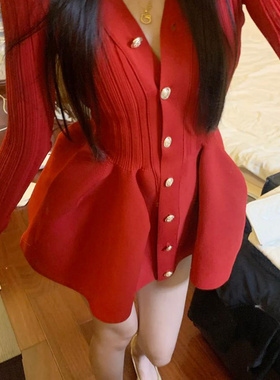 新年战袍红色长袖针织连衣裙女秋冬v领修身短裙单排扣收腰a字裙子