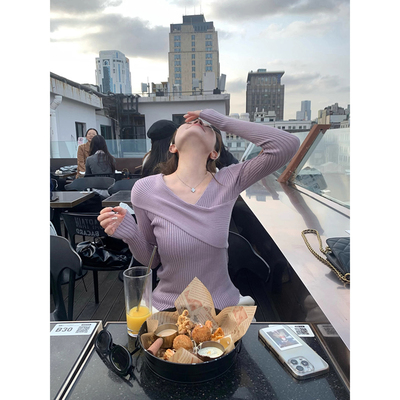 设计感灰紫色交叉v领针织打底衫女秋季纯欲锁骨修身显瘦毛衣上衣