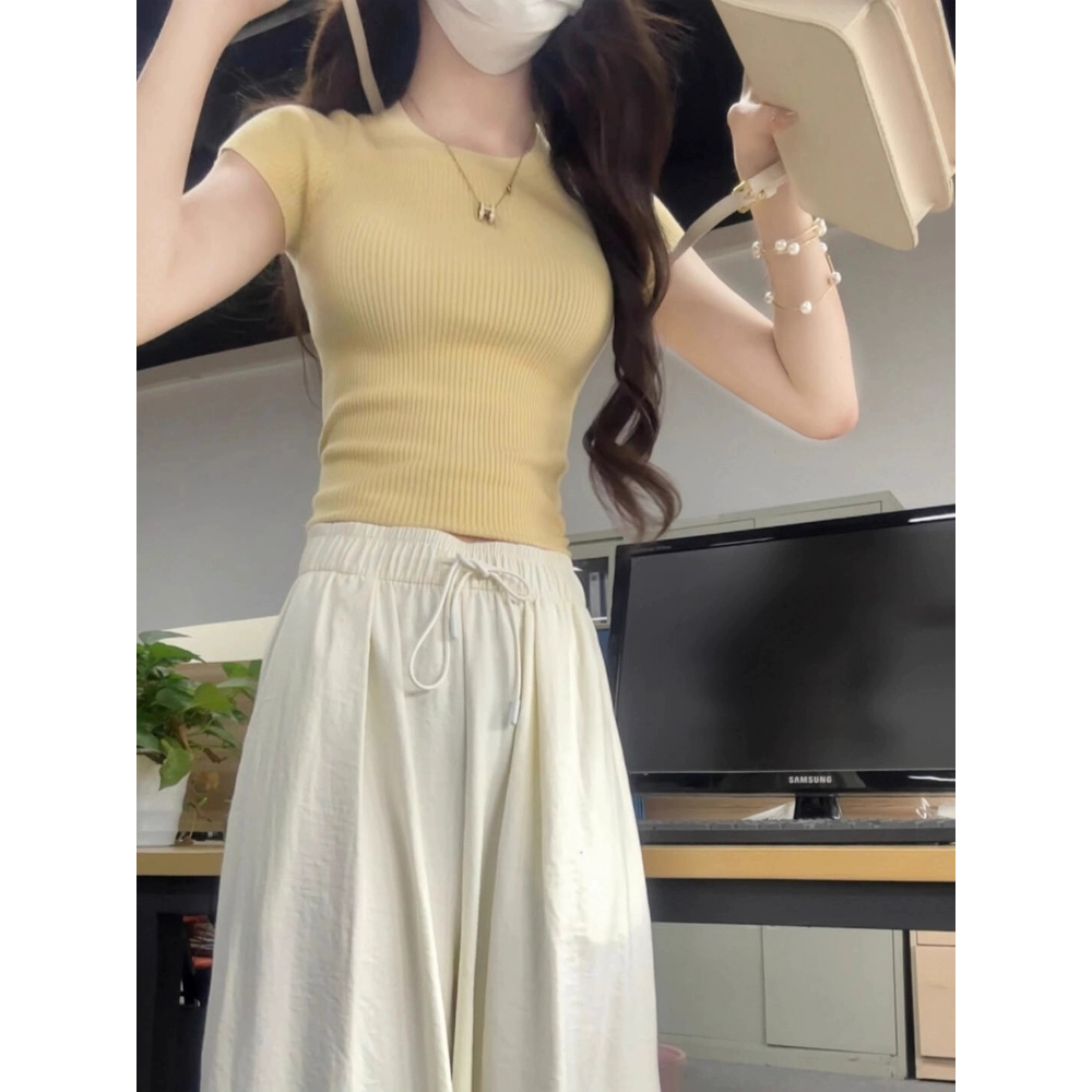 正肩黄色t恤女短袖夏季法式圆领修身显瘦短款辣妹冰丝针织衫上衣
