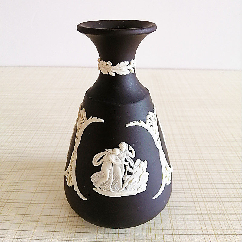 wedgwood精品浮雕插花瓶子欧式珍藏客厅复古台面摆件简约装饰现代