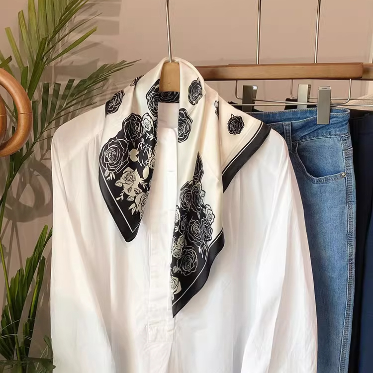 法式复古黑白玫瑰花实用中方巾