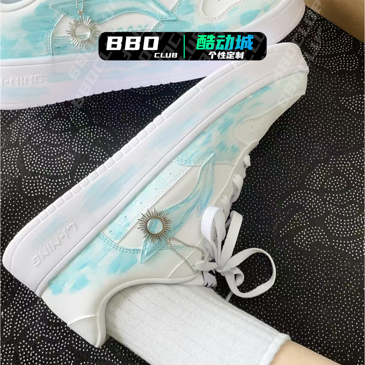 李宁涂鸦手绘情侣防滑板鞋