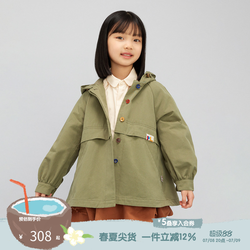 连帽设计，单排扣门襟