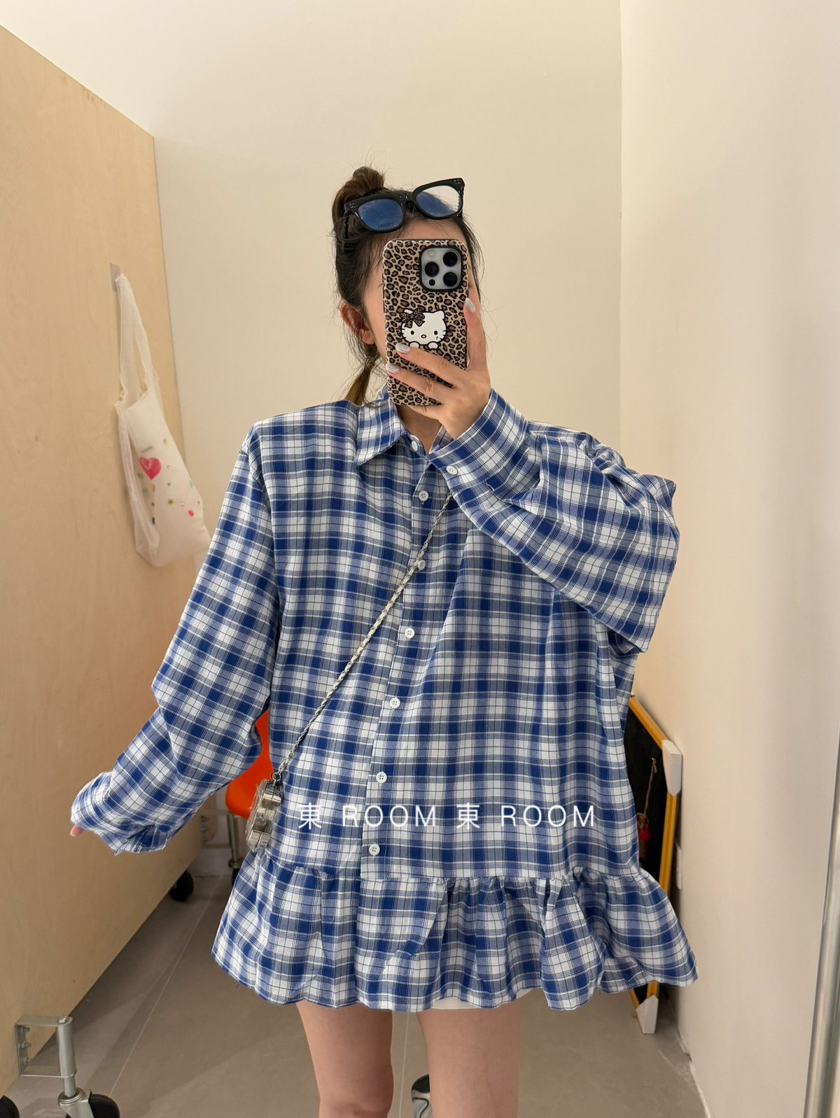 東ROOM秋新款清新蓝白格纹翻领宽松中长款荷叶边衬衫连衣裙33355