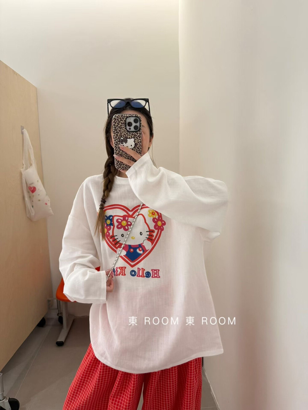 東ROOM秋新款少女风圆领宽松HelloKitty爱心印花长袖T恤女26563