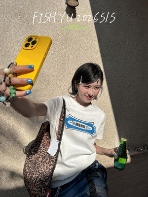 YU早春新款美式休闲风裂胶撞色印花正肩小版圆领短袖T恤女26017