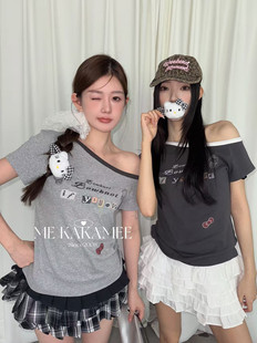 ME KAKAMEE夏新品韩系KT字母斜肩大弹力小版T恤配kitty发夹9538