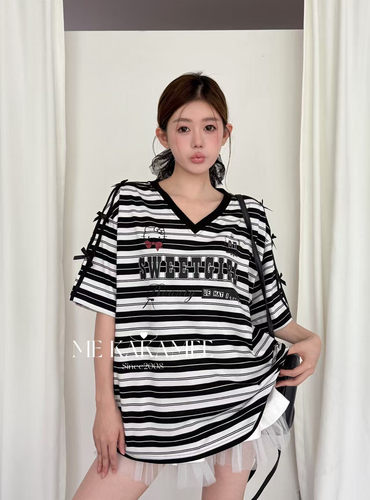 ME KAKAMEE夏新品喷画KT字母拼接织带球服设计感大版短袖T恤9568