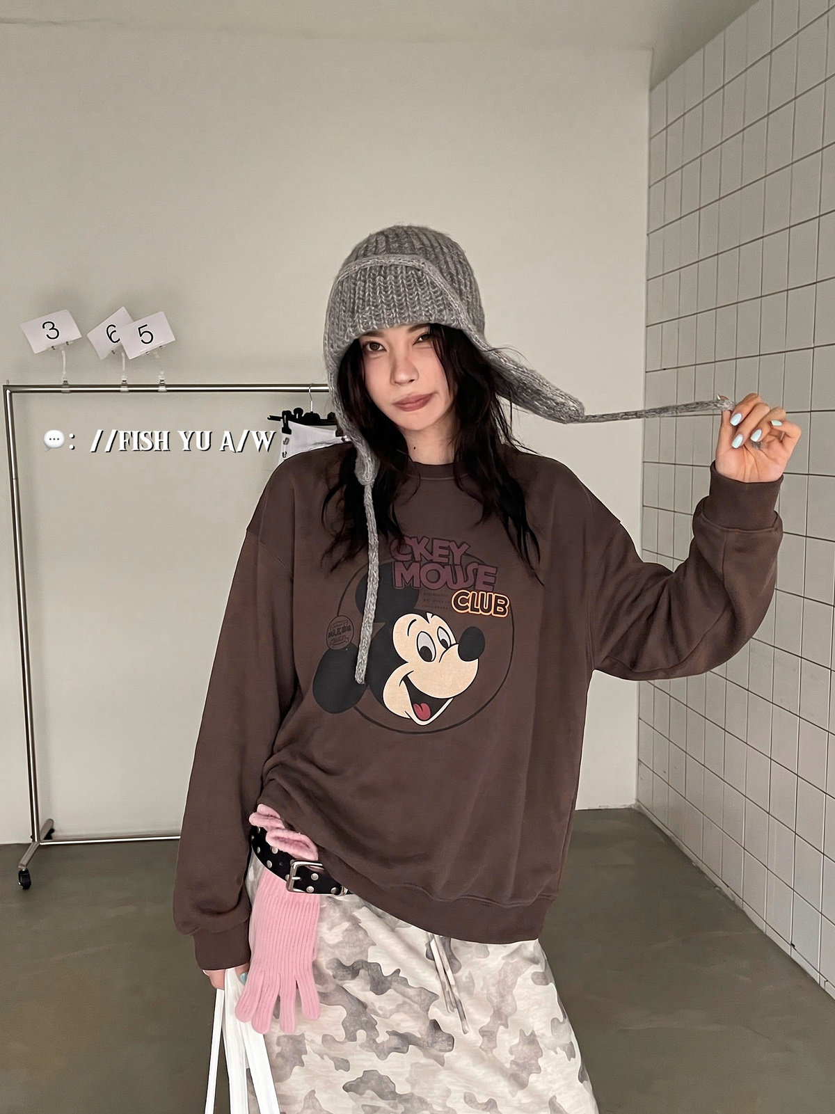 FISH YU秋新款复古卡通米奇白墨印花复合面料圆领宽松卫衣626630