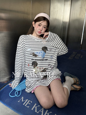 ME KAKAMEE春新品设计感蕾丝拼接领口腊肠狗圆领斜肩长袖T恤S3832