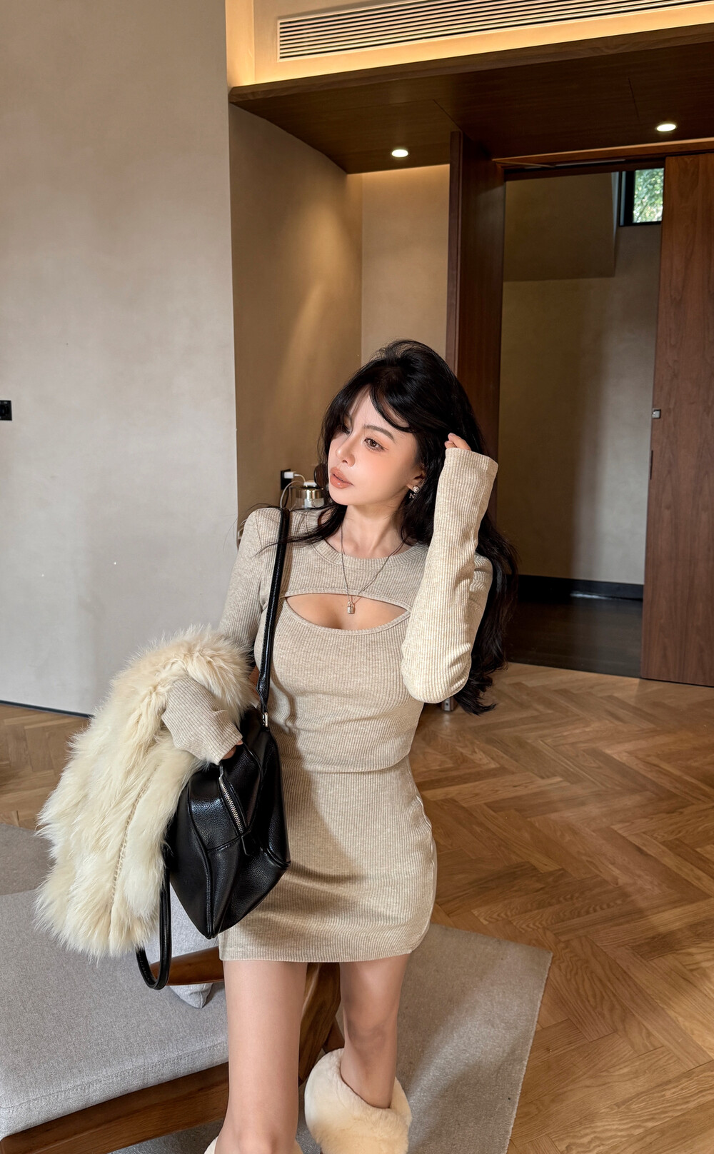 ALA冬新款显瘦洋气百搭镂空设计感裙子包臀显瘦坑条连衣裙女2294