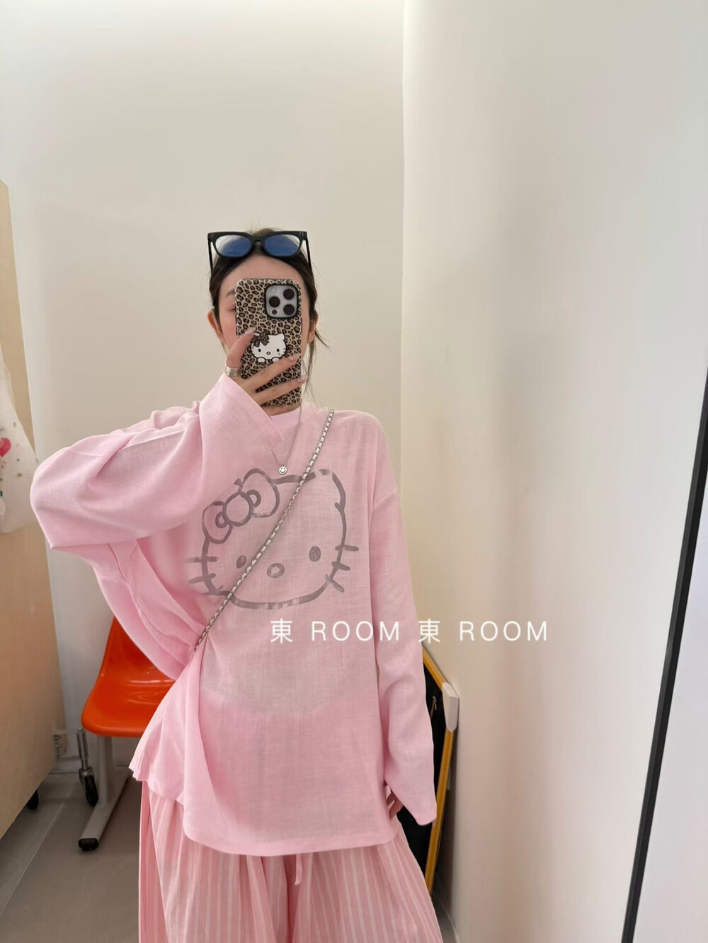 東ROOM甜美少女风圆领宽松HelloKitty印花百搭大码宽松长袖T恤