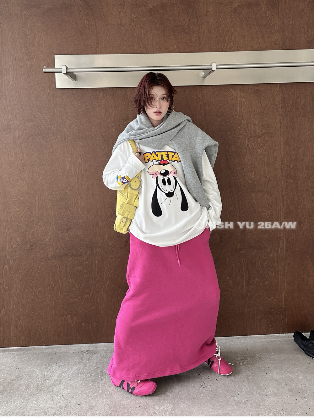 YU冬新款欧货休闲风内里抓绒后开叉设计松紧腰中长裙半身裙25700