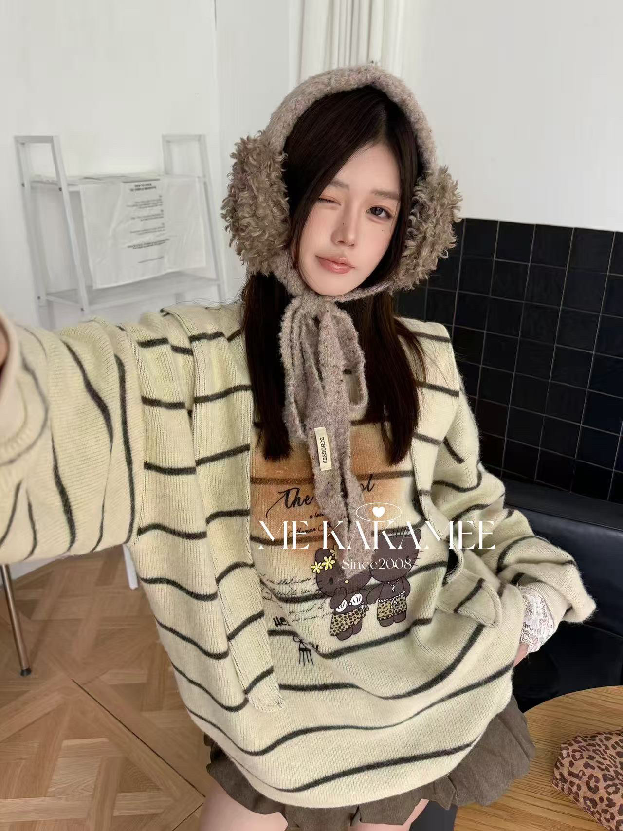 ME KAKAMEE冬喷画晕染KT加绒条纹卫衣配披肩卫衣 配可拆披肩9769