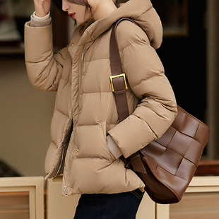 御寒神器！泡芙般轻柔 95白鹅绒羽绒服 冬季高端女装短款鹅绒服