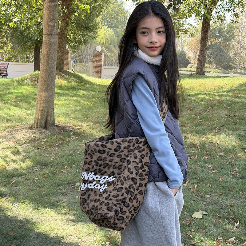 冷大娘豹纹帆布托特包